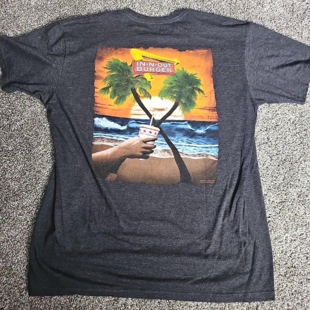 In-N-Out Burger Las Vegas Size XL Black Palm Tree Beach Scene Short Sleeve Shirt